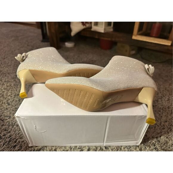 Beautiful sparkling pointed toe with Bow detail on back  zip up booties - Picture 9 of 16